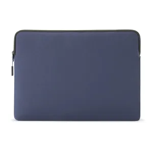 Housse pour ordinateur portable Pipetto Classic Fit bleu marine, avec bordure et fermeture éclair noires, pour MacBook Pro 14 ou Air 13,6.