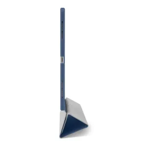 Pipetto Origami No1 iPad Pro 12.9-deksel med sammenleggbar støtte, vist i blått og grått på hvit bakgrunn.