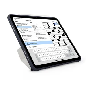 Pipetto iPad Pro 11 (2024) Origami No1-cover i mørkeblå, vist med foldbar stander til visningsvinkler