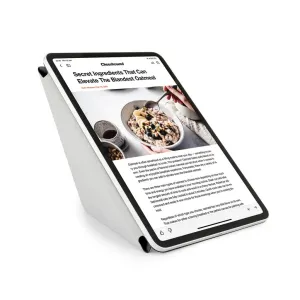 Pipetto Origami No4 foliofodral för iPad Pro 11" i vinklat stativläge, med vikbart stöd