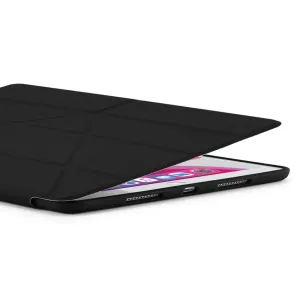 Coque Pipetto Origami pour iPad 10,2, présentée ouverte avec support pliable et contour en TPU dans un design folio noir