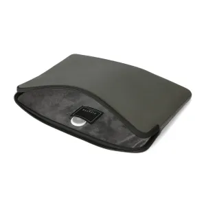 Pipetto laptopetui med klassisk passform for MacBook Pro 14 og Air 13,6 i mørkegrått med glidelåslukking