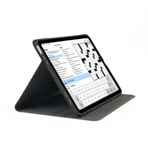 Pipetto roterende foliocover til iPad Air 11 i sort, foldet til en stander til håndfri visning