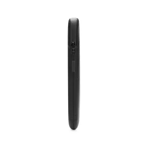 Housse noire Pipetto pour MacBook 16 pouces avec fermeture zippée et finition ripstop texturée, présentée de profil