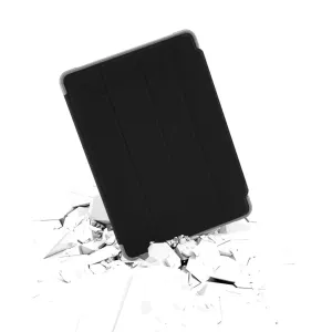 Coque de protection Pipetto noire pour iPad 10,2 avec fonction de support, présentée à la verticale sur fond blanc