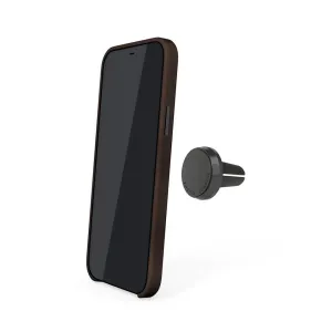 Coque Pipetto en cuir marron pour iPhone 12/12 Pro avec accessoire de fixation magnétique sur fond blanc