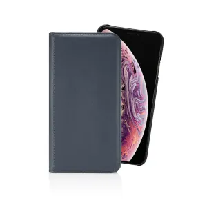 Étui folio Pipetto pour iPhone XS Max en cuir gris foncé, partiellement ouvert avec l’écran du téléphone visible