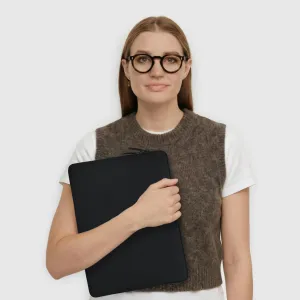 Pipetto Classic Fit-etui til MacBook Pro 16 i sort, slankt beskyttelsesetui til MacBook med dobbelt lynlåslukning
