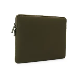 Pipetto olive green MacBook sleeve with zip closure and AirTag pocket for slim laptop protection