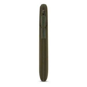 Pipetto dark green MacBook 13/14 Classic Fit sleeve with zip closure and slim padded profile