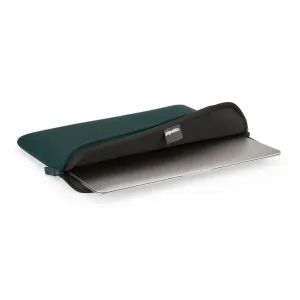 Housse Classic Fit Pipetto pour MacBook, housse zippée pour ordinateur portable vert bleu sarcelle foncé avec un MacBook partiellement inséré