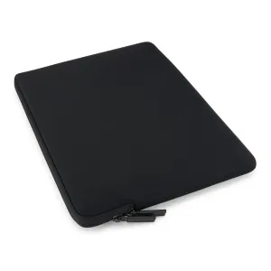Pipetto Classic Fit-fodral för MacBook Air 15, svart neoprenfodral med dragkedja och rundade hörn.