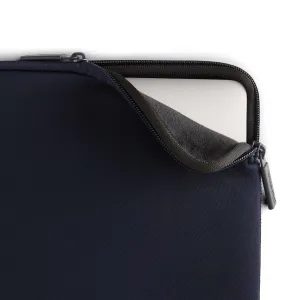 Pipetto Classic Fit Sleeve MacBook Neo 13-tollisele, tumesinine, tõmblukuga avaus ja pehme vooder