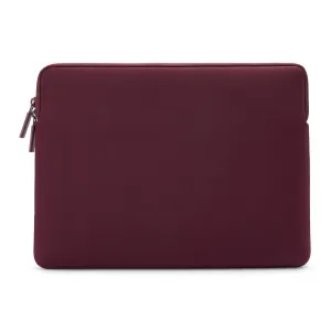 Pipetto Classic Fit MacBooki ümbris burgundia värvi, 4 mm neopreenist, kunstkarusnahast voodri ja kahesuunalise tõmblukuga