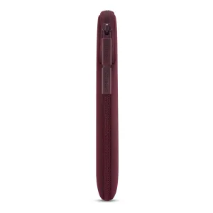 Pipetto Classic Fit MacBooki ümbris bordoopunases toonis, pehmendatud serva ja kahesuunaliste tõmbluku tõmmitsatega