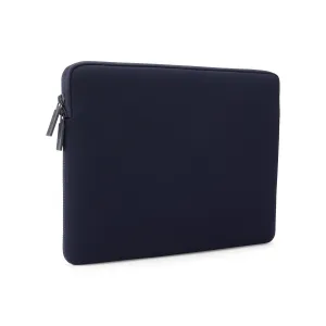 Pipetto Classic Fit MacBooki ümbris tumesinises toonis, õhuke neopreenist sülearvutiümbris lukuga