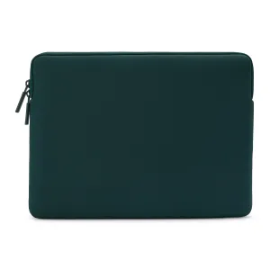 Pipetto Classic Fit MacBook pārvalks tumši zilganzaļā tonī ar noapaļotiem stūriem un dubultu rāvējslēdzēja aizdari