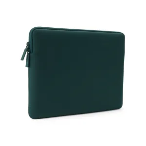 Pipetto Classic Fit MacBook pārvalks tumši tirkīzzils ar rāvējslēdzēja aizdari un polsterētām malām