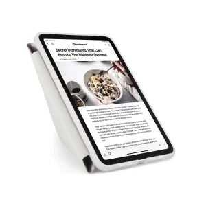 Pipetto iPad mini-deksel med sammenleggbar støtte og gjennomsiktig beskyttelseskant, vist med nettbrettet i vinkel.
