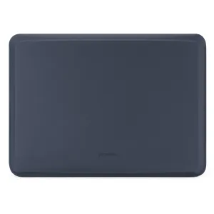 Housse ultra-fine Pipetto pour MacBook 13/14 pouces, bleu foncé, en cuir végan élégant avec fermeture magnétique