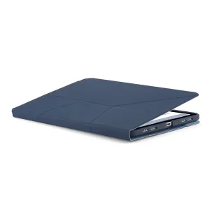 Pipetto Origami No6 mørkeblått folioetui med stativ for iPad Air, vist delvis åpent på hvit bakgrunn
