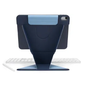 Pipetto Origami No6 stativetui til iPad Air i mørkeblått, vist brettet som et bordstativ for visning