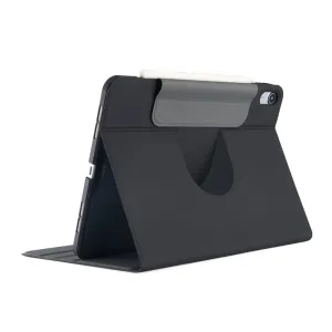 Étui folio rotatif Pipetto pour iPad Air 13 en noir, présenté en mode support avec emplacement pour Apple Pencil