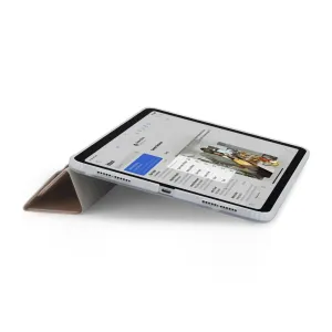 Funda Pipetto Origami No1 para iPad Air 13 en posición de soporte plegable con la pantalla visible sobre fondo blanco