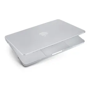 Pipetto frostat transparent hardshellskal för MacBook, monterat på en silverfärgad MacBook Air, med Apple-logotypen synlig