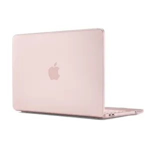 Pipetto genomskinligt hårt skal på en rosa MacBook Air, med transparent påsnäppbart skydd