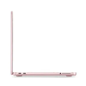 Pipetto genomskinligt hårt skal till MacBook Air, med sidportar synliga och upphöjda fötter