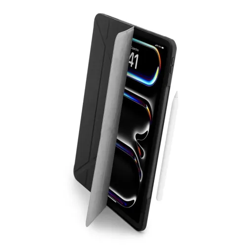 Folio-Case für iPad Pro 13 Zoll in Schwarz mit faltbarer Vorderklappe, teilweise geöffnet mit sichtbarem Bildschirm, und Apple Pencil an der Seite.