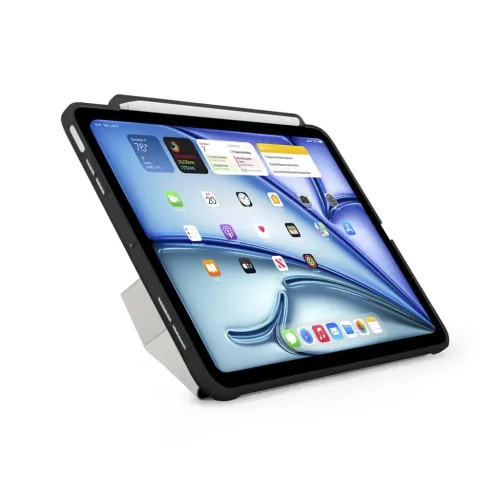 Pipetto Origami No3 Hülle für iPad Air 13 in Schwarz, im Querformat gezeigt, mit faltbarem Origami-Ständer, Stifthalter und Aussparung für die Tasten