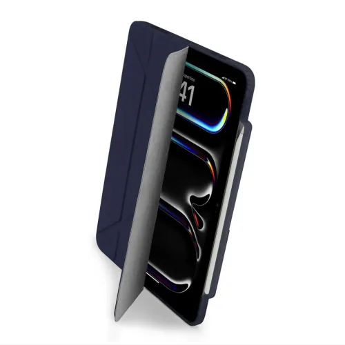 Hülle für iPad Pro 11 im dunkelblauen Origami-Design, teilweise geöffnet, mit grauer Innenseite und hier entlang der rechten Kante sichtbarem Apple Pencil.