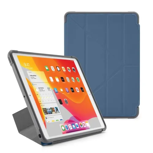 Marineblaues Origami-Case für das iPad 10,2 Zoll, im Standmodus gezeigt neben der Rückseite mit Faltlinien, grauem Rahmen und Aussparungen für Anschlüsse.
