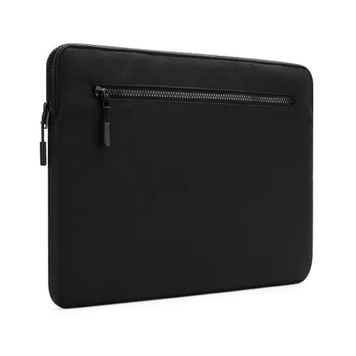 Schwarze Laptoptasche mit schlankem Profil, abgerundeten Ecken und zwei Reißverschlüssen: oberer Zugang und horizontale Fronttasche.