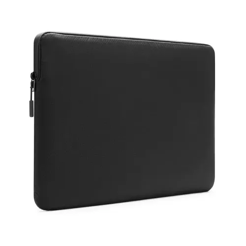 Pipetto MacBook case in black with fine texture, thin profile and rounded corners, clear zipper visible along the upper left edge.