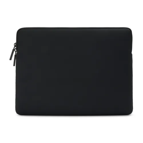Pipetto Classic Fit-fodral för MacBook Neo 13 tum i svart, smalt neoprenfodral för laptop med dragkedjestängning