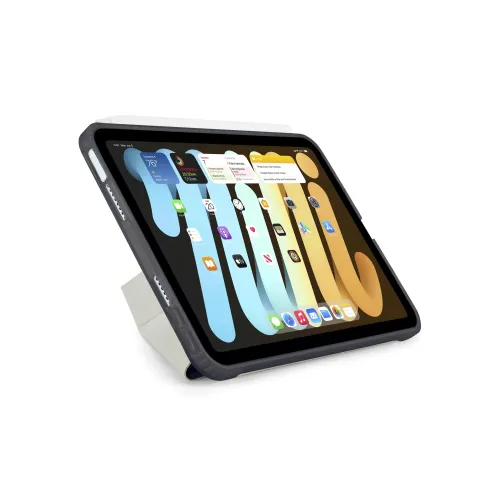 Dunkelblaue Origami-Hülle für iPad mini als Querformat-Ständer mit Dreiecks-Faltung, sichtbaren Lautsprechergittern und Apple Pencil oben.