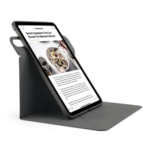 Pipetto Origami No6 Case für iPad Air 13, zu einem dreieckigen Ständer im Hochformat faltbar, mit schlankem Profil und klappbarer Vorderseite.